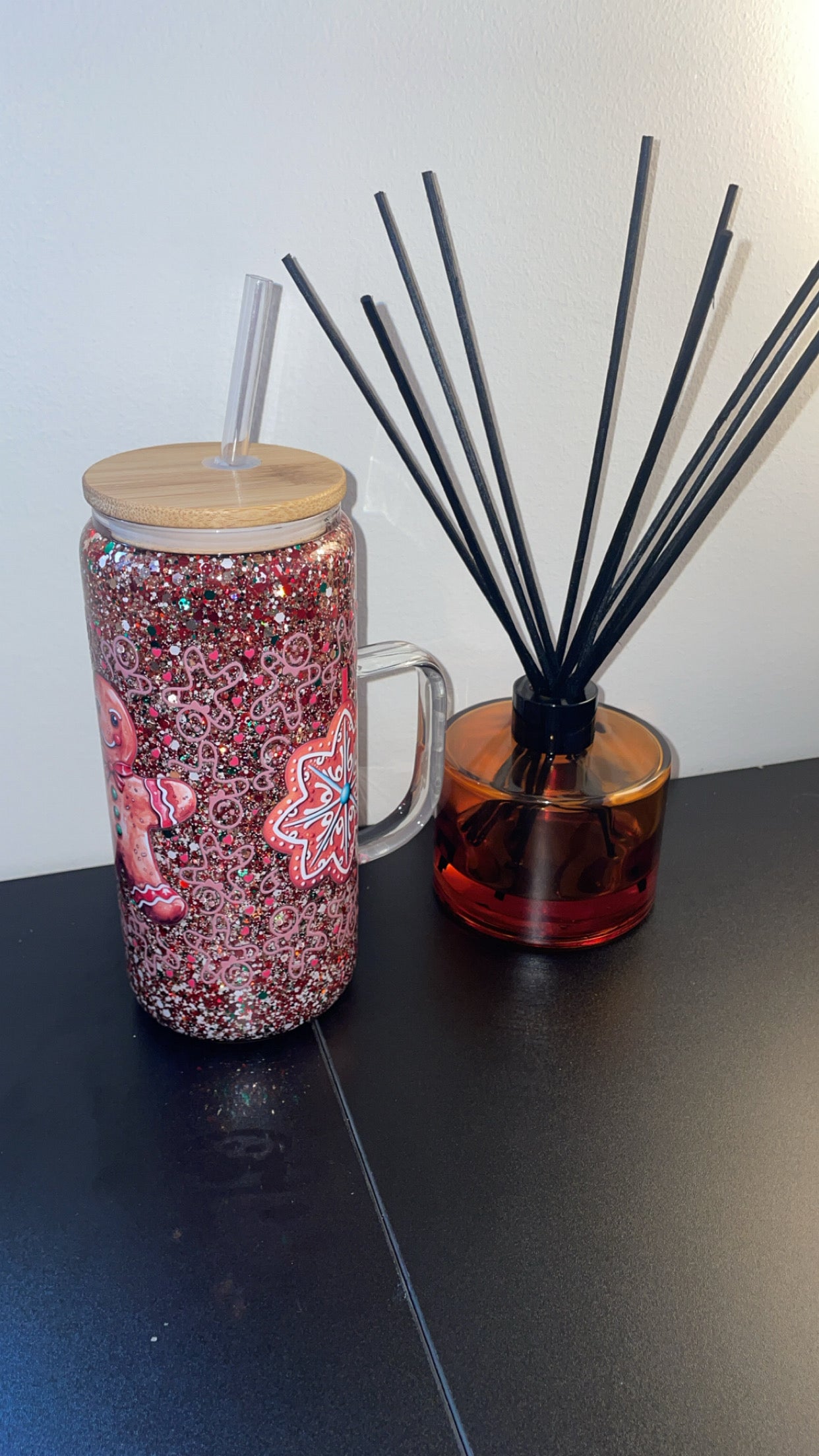 15oz Glass Tumbler with Handle ~ Gingerbread